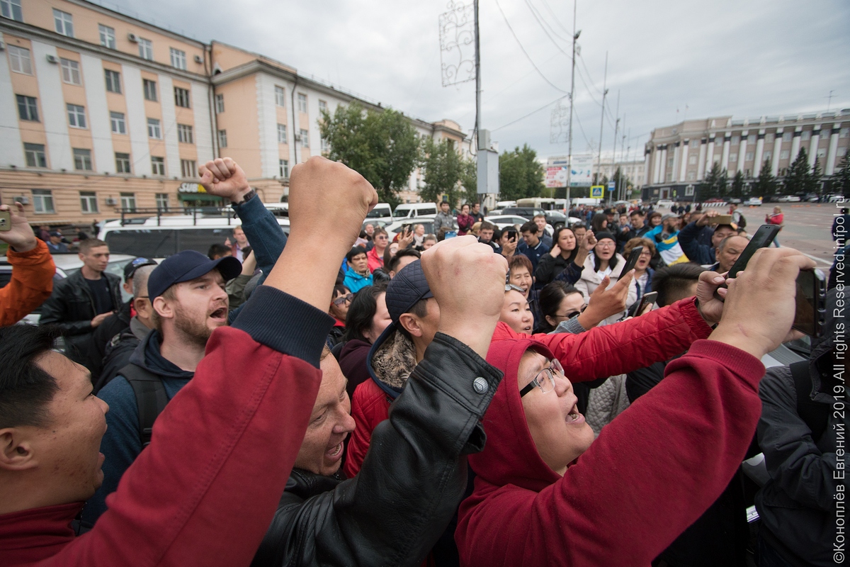 Бурятию сотрясают протесты. Третий день идёт война народа и властей. ВИДЕО