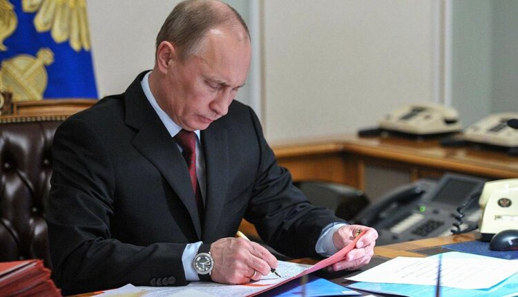 Путин наложил вето на законопроект об ответственности СМИ за фейки