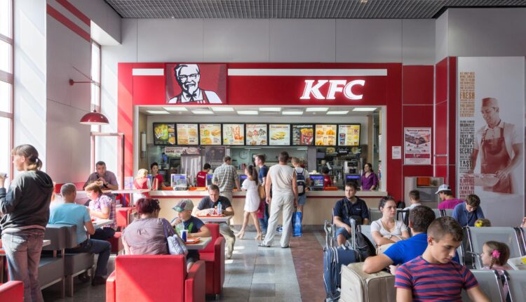 Владелец франшизы KFC решил избавиться от бизнеса в России