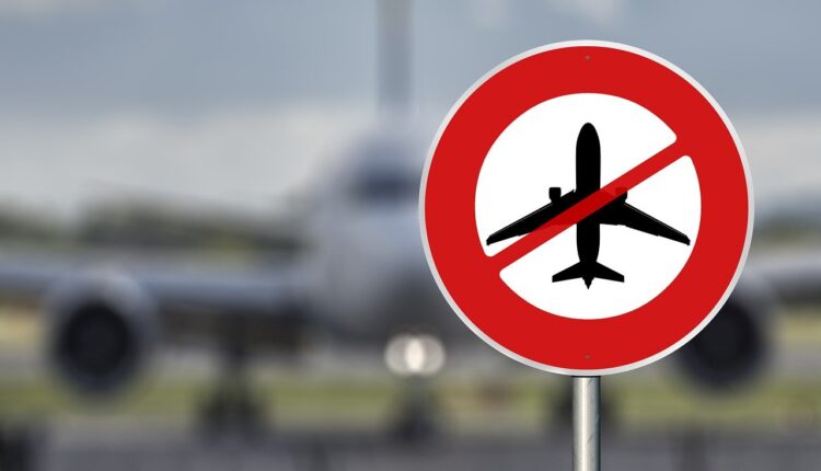 В южных аэропортах ограничили полеты до 27 ноября