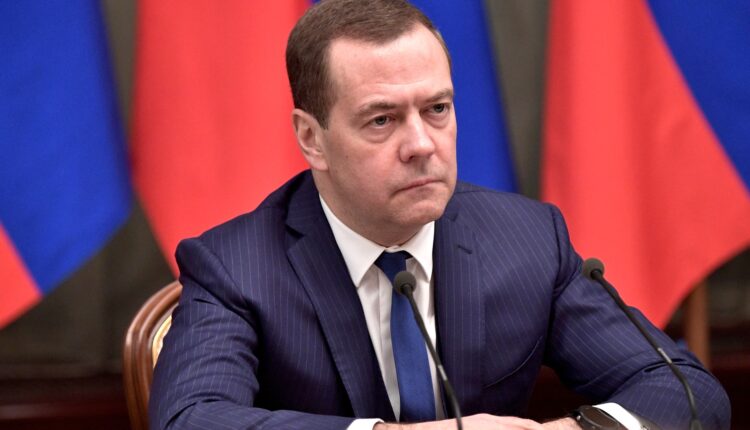 Медведев предложил вернуть смертную казнь