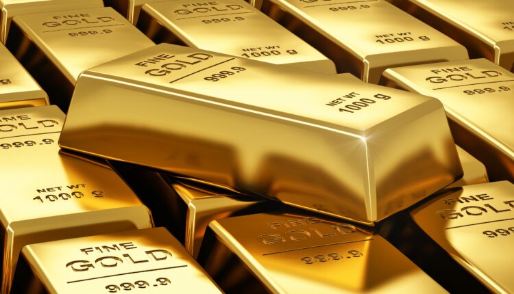 Минфин сообщил, что россияне стали покупать золото в десять раз чаще и больше